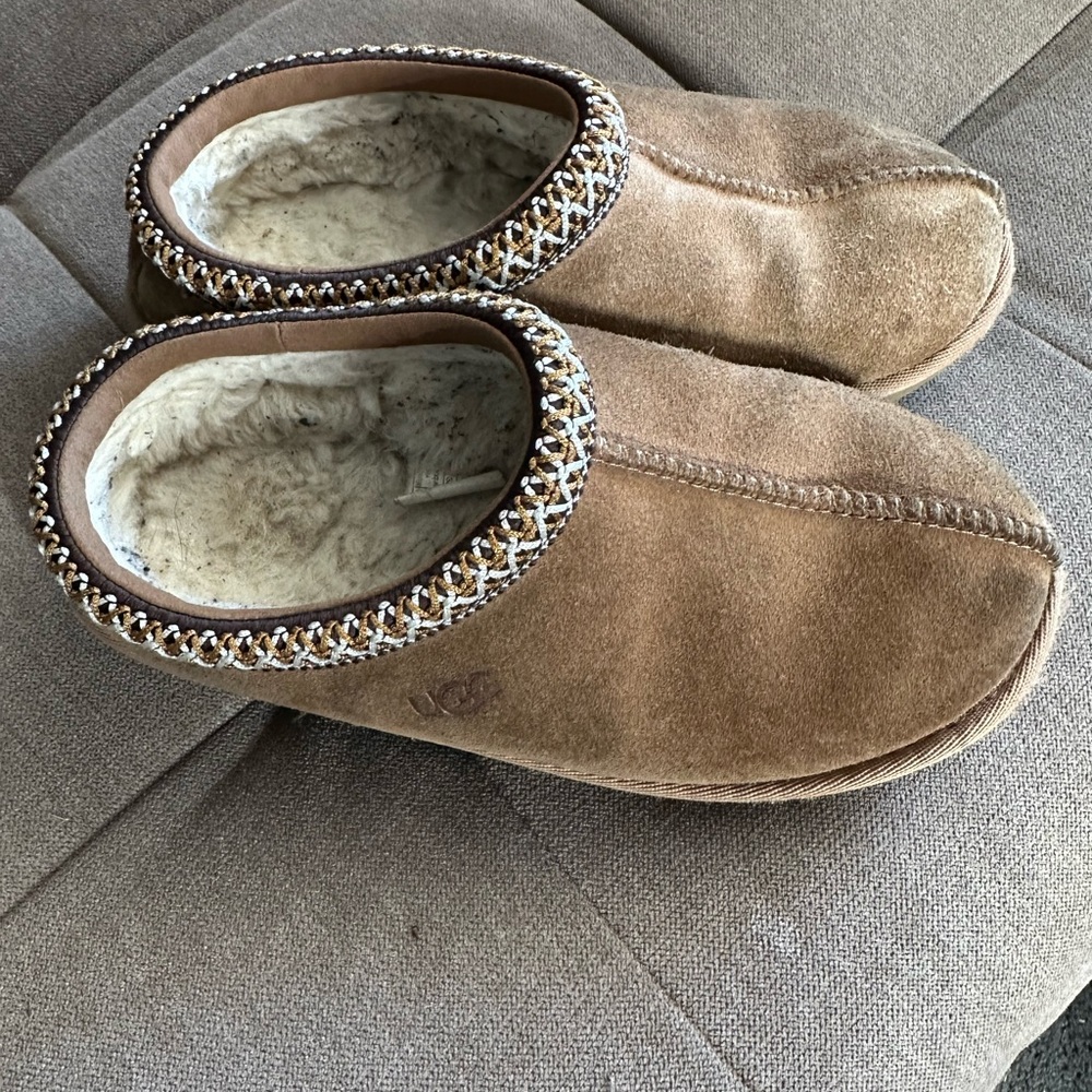 UGG chestnut Tasman slipper